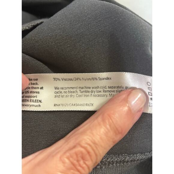 Eileen Fisher light gray knit crepe pants, miminalist, timeless, quiet luxury - Picture 4 of 4